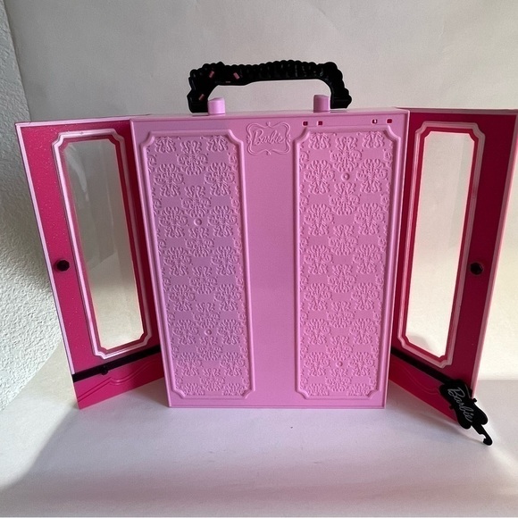 Mattel Barbie Fashion Closet Pink and Black Toy BMB99 - Picture 2 of 4